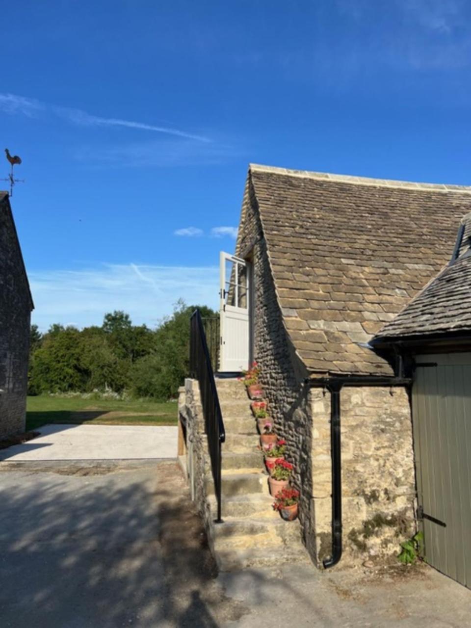 Villa Idyllic Secluded Hideaway With Countryside Views On The Edge Of The Cotswolds à Hailey Extérieur photo
