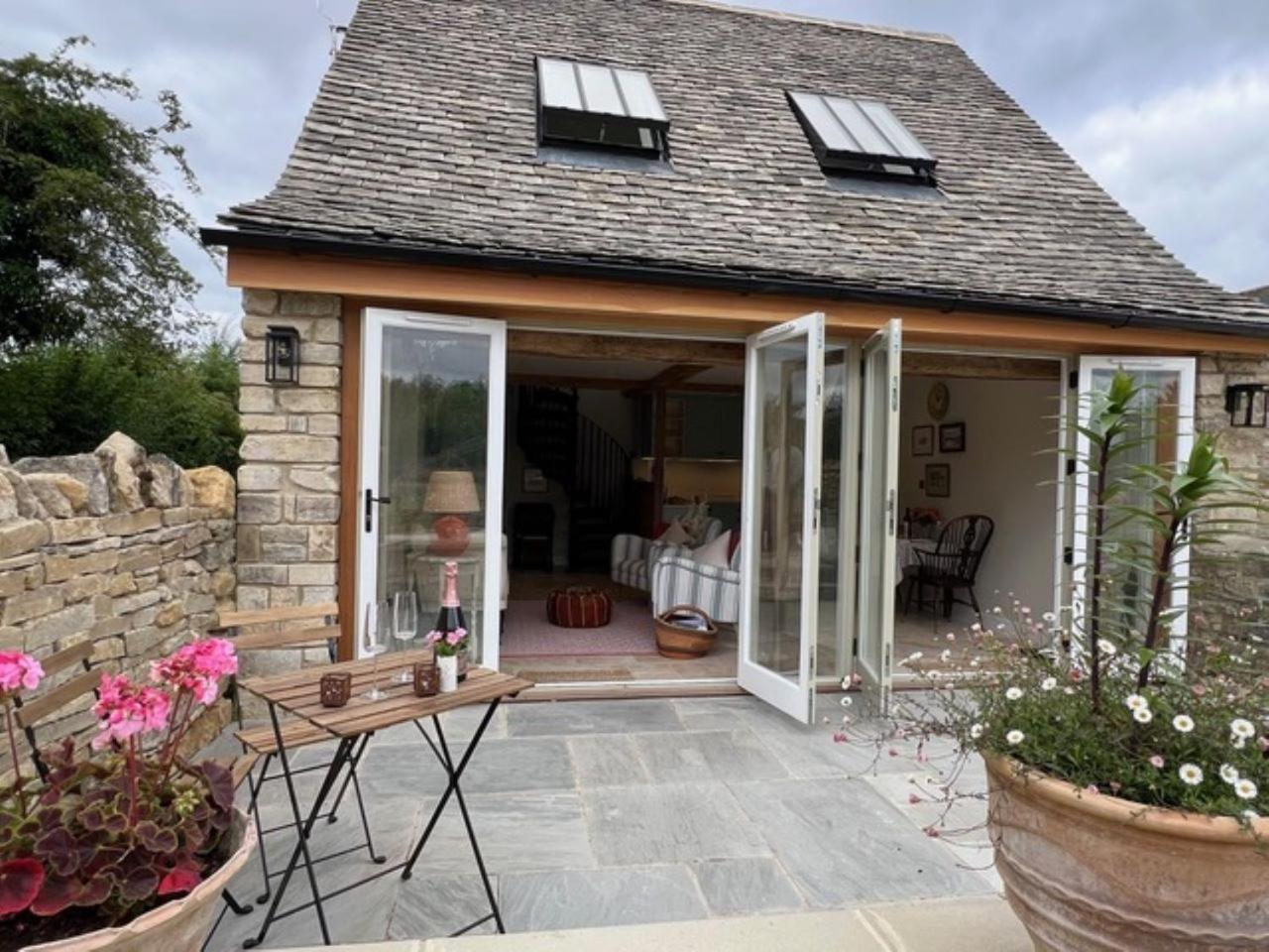 Villa Idyllic Secluded Hideaway With Countryside Views On The Edge Of The Cotswolds à Hailey Extérieur photo