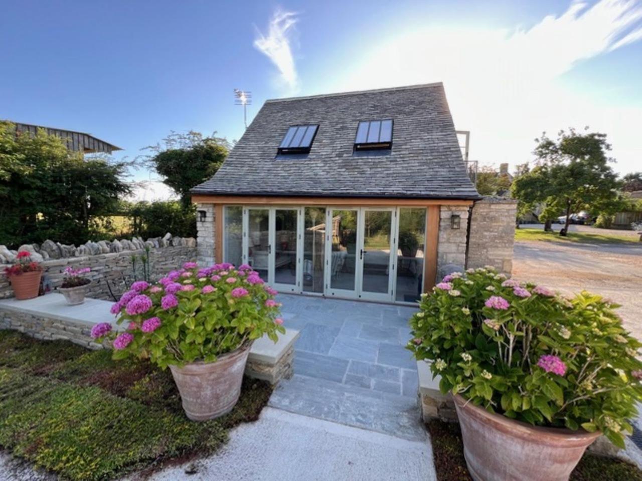 Villa Idyllic Secluded Hideaway With Countryside Views On The Edge Of The Cotswolds à Hailey Extérieur photo