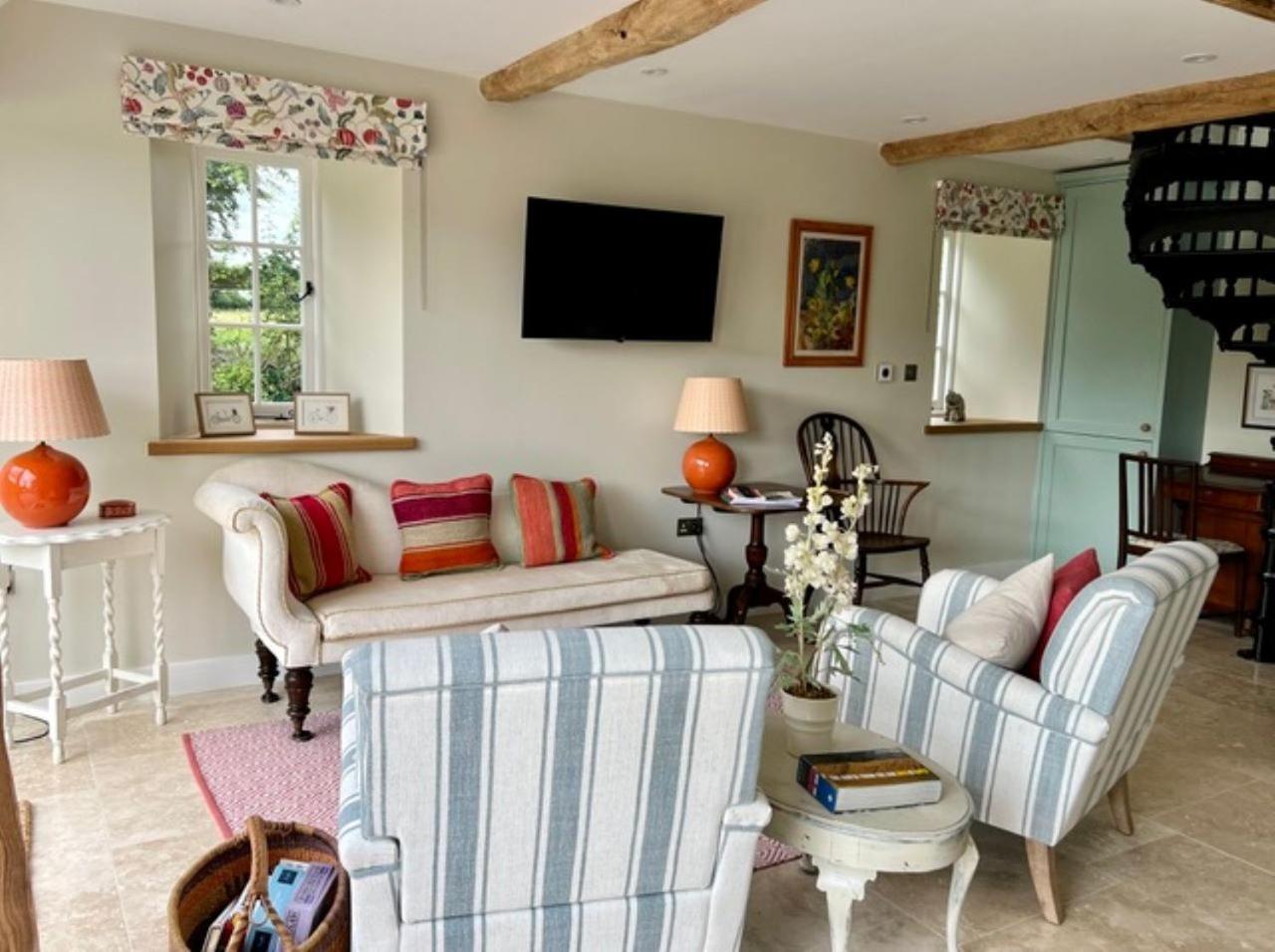 Villa Idyllic Secluded Hideaway With Countryside Views On The Edge Of The Cotswolds à Hailey Extérieur photo