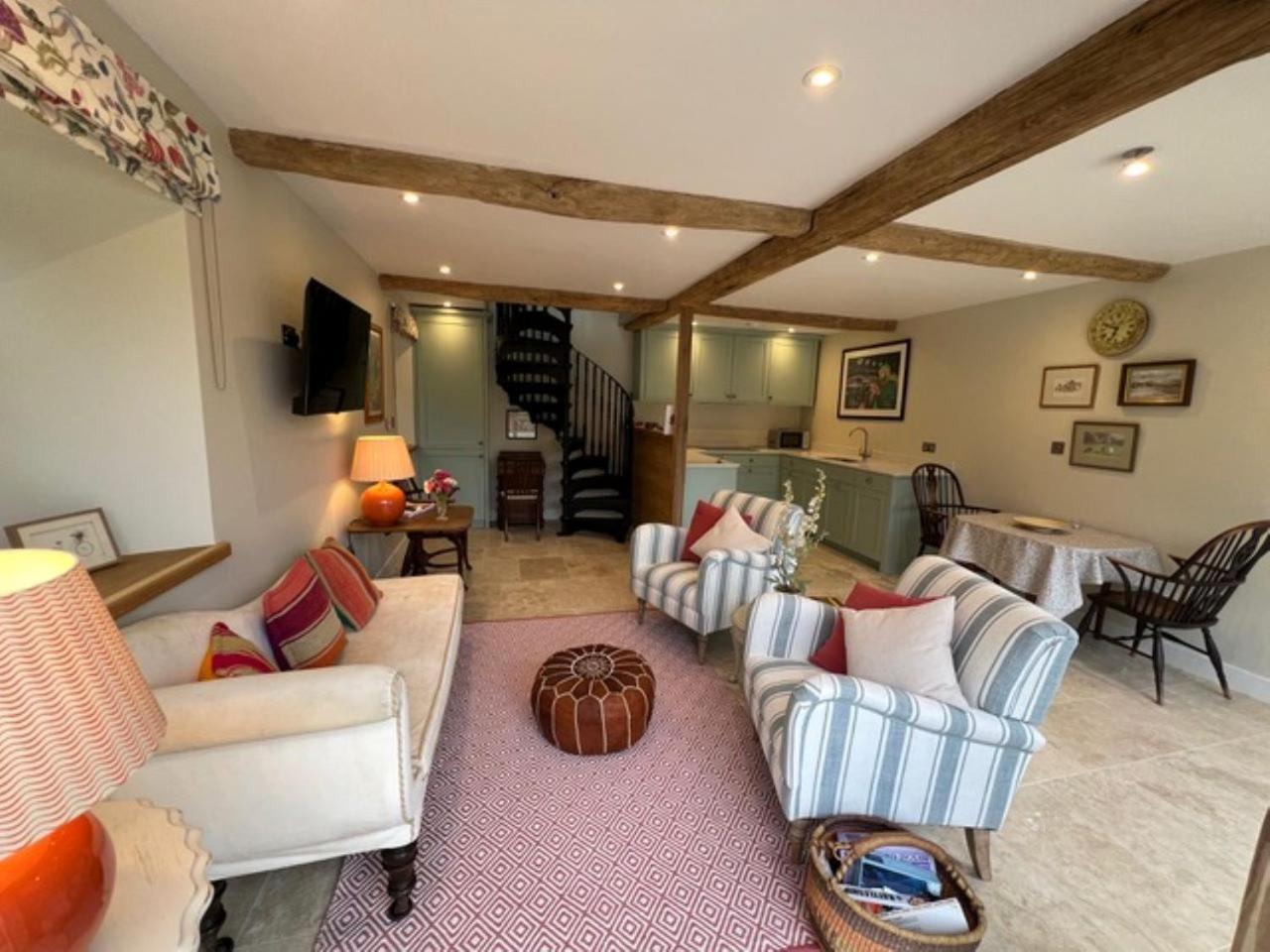 Villa Idyllic Secluded Hideaway With Countryside Views On The Edge Of The Cotswolds à Hailey Extérieur photo