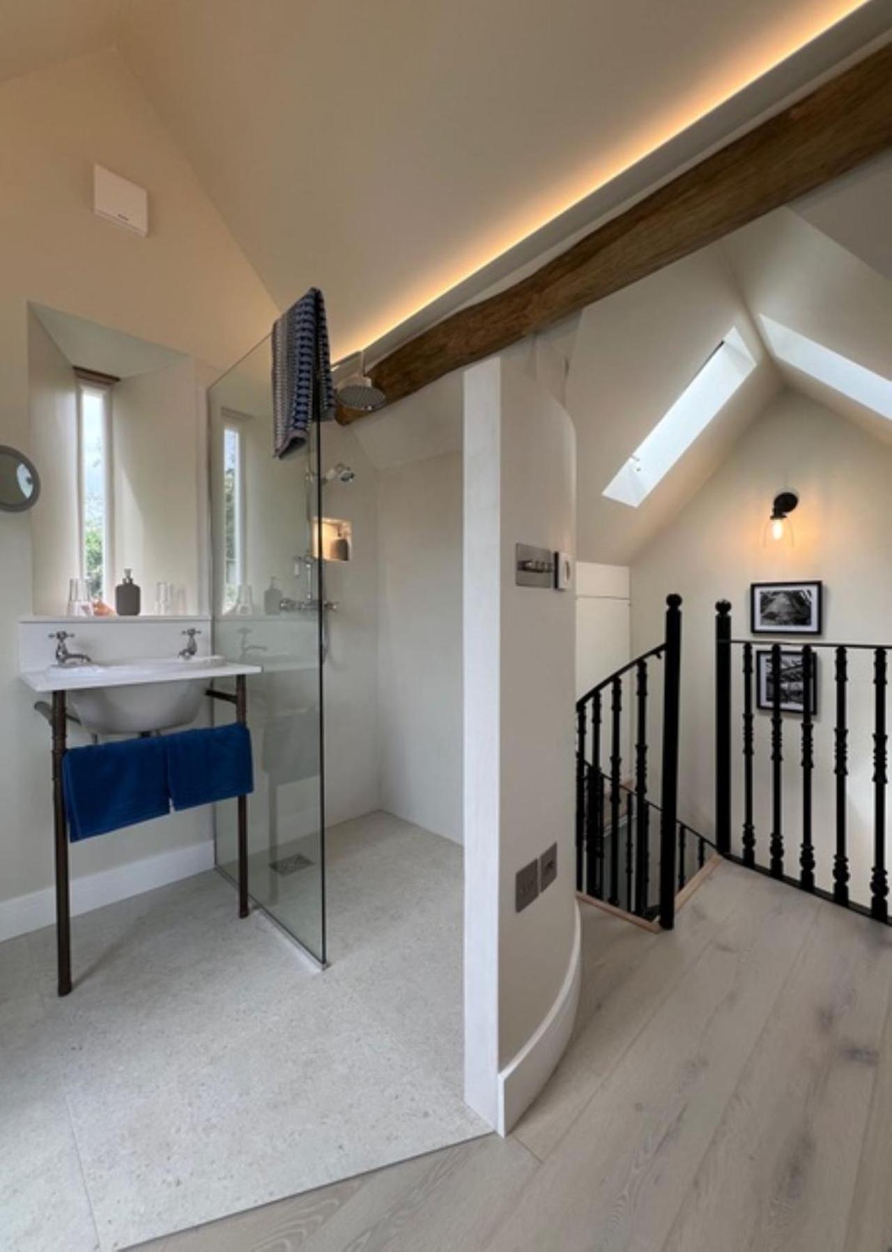Villa Idyllic Secluded Hideaway With Countryside Views On The Edge Of The Cotswolds à Hailey Extérieur photo