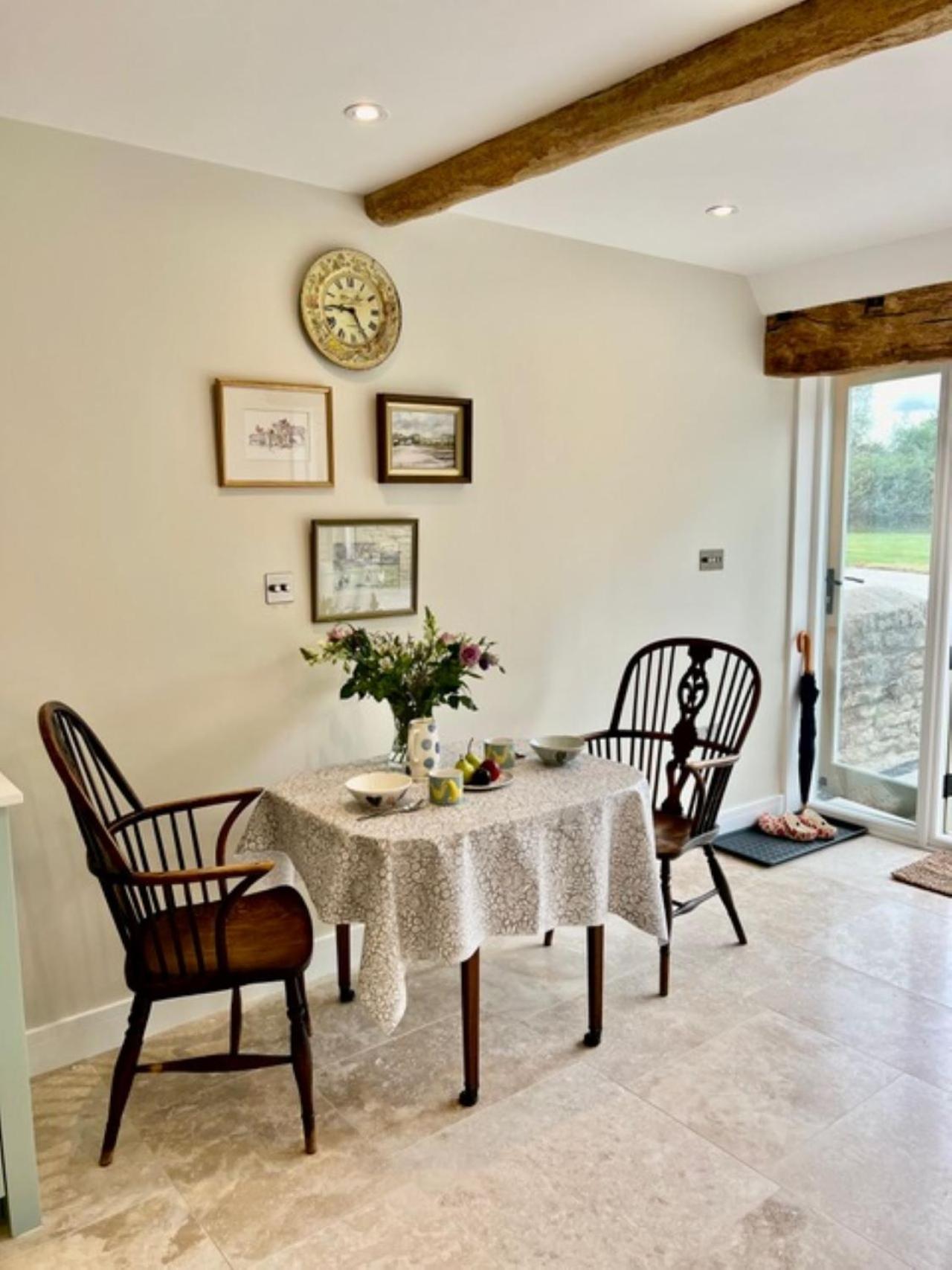 Villa Idyllic Secluded Hideaway With Countryside Views On The Edge Of The Cotswolds à Hailey Extérieur photo