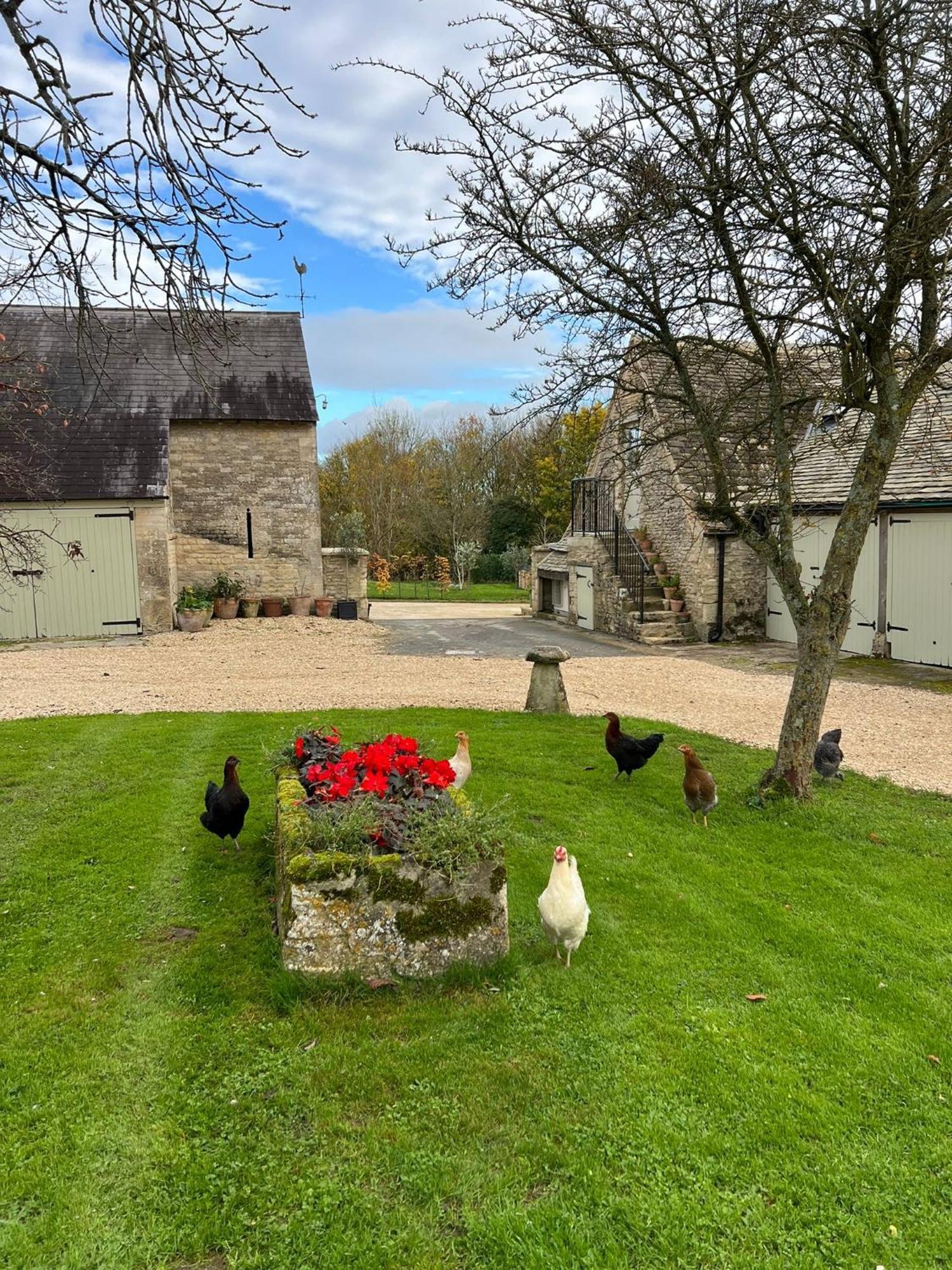 Villa Idyllic Secluded Hideaway With Countryside Views On The Edge Of The Cotswolds à Hailey Extérieur photo
